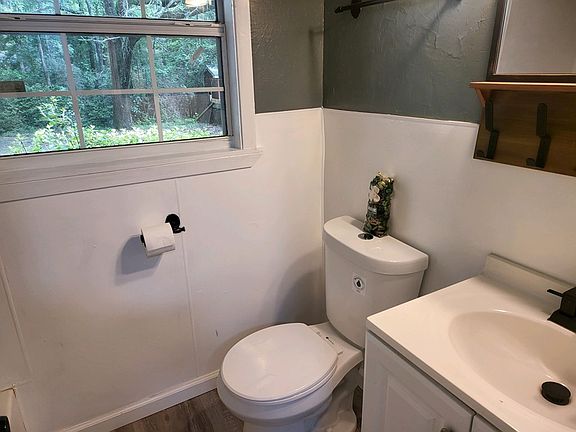 3rd image of 421 University Dr