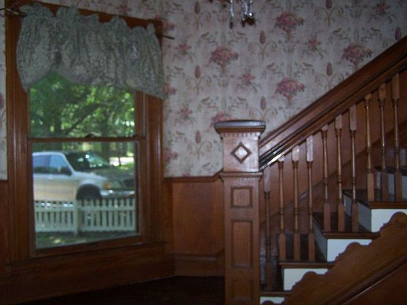 3rd image of 1306 W 4th Ave
