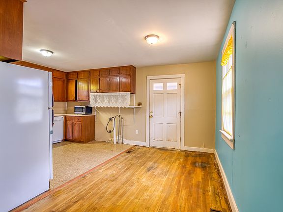 3rd image of 901 Cumberland St