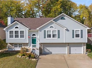 208 NE Topaz Dr, Lees Summit, MO 64086
