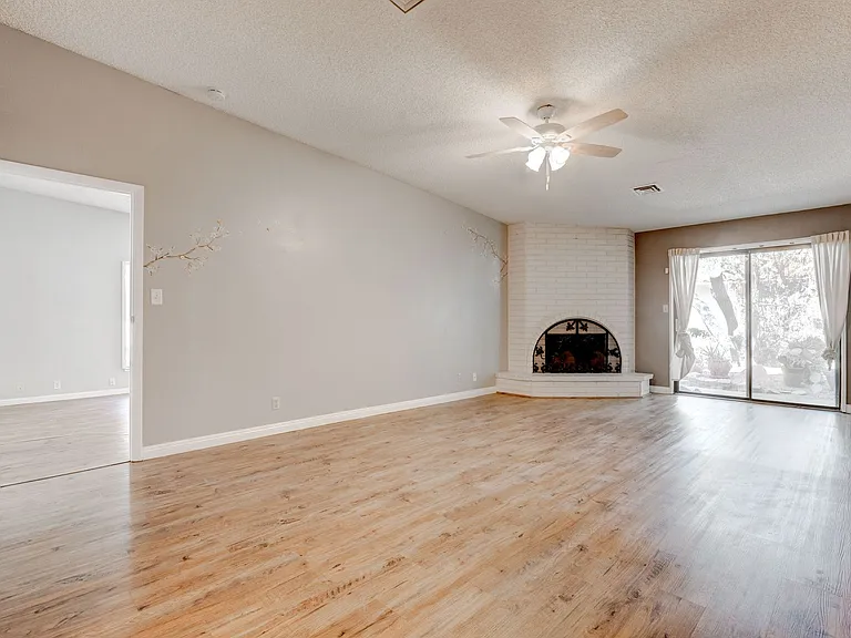 2204 Plaza Del Robles — Photo 20