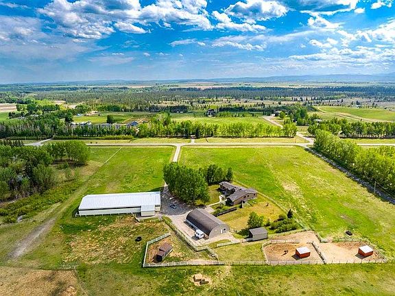 2nd image of 33076 NE Township Road 243