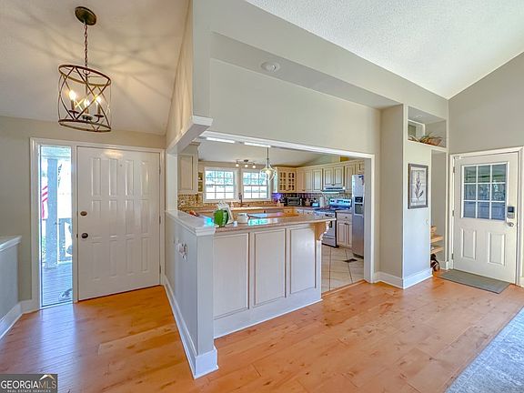 5th image of 218 Hidden Springs Rd