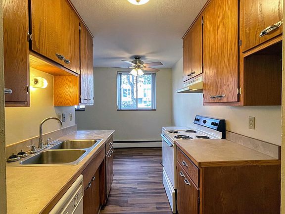3rd image of 400 6th Ave SE APT 1