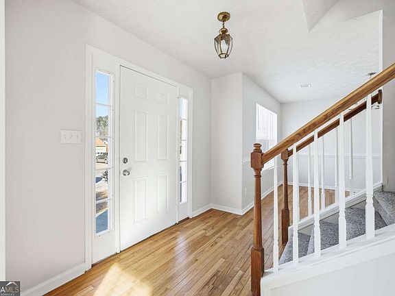 2nd image of 1237 Ling Way