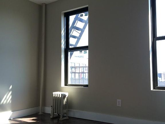 4th image of 377 Montgomery St #17
