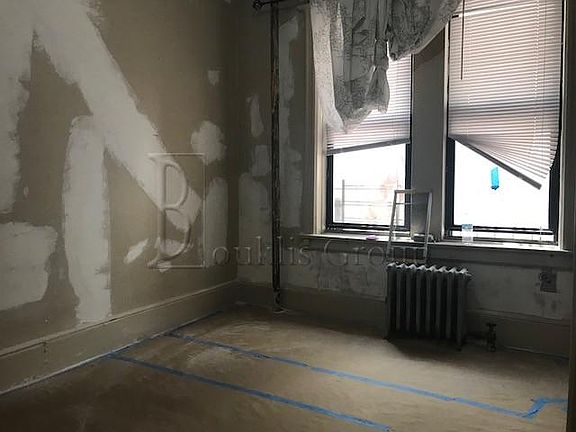2nd image of 3040 32nd St APT 4