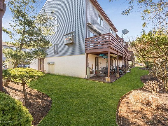 2nd image of 212 Marina Dr