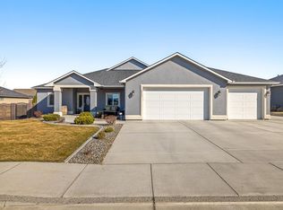 6541 Cyprus Loop, West Richland, WA 99353