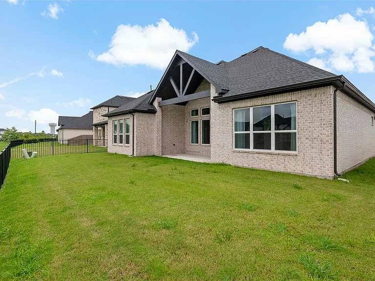7327 Sunny Oak Ln — Photo 4