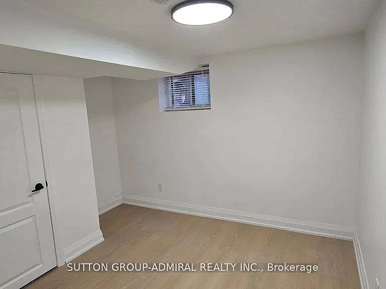 19 Tobruk Cres #BASEMENT — Photo 8