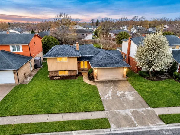 4288 Lin Dr, Sterling Heights, MI 48310