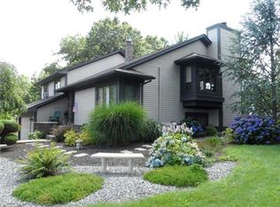 16 Cinnamon Dr, Johnston, RI 02919