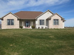 2710 Prairie Winds Ct, Sheboygan, WI 53081