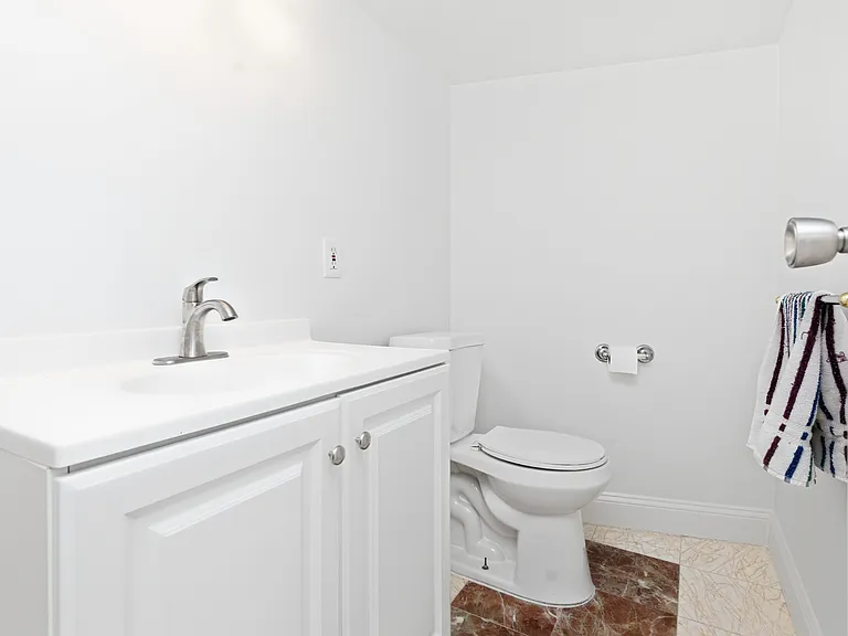 82 Quinby Ave — Photo 23