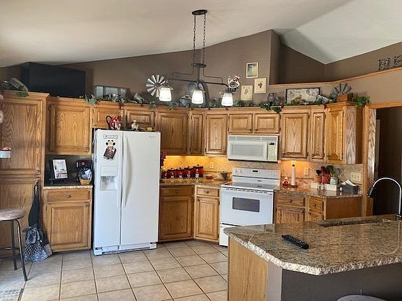 3rd image of 2330 S Holly Dr