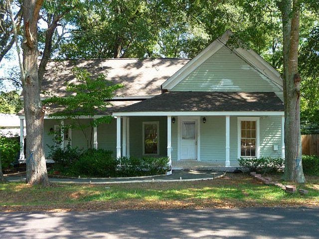 2nd image of 302 1st St