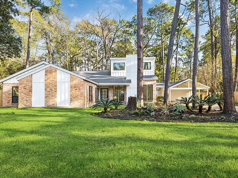 2306 Mill Lake Dr — Photo 2