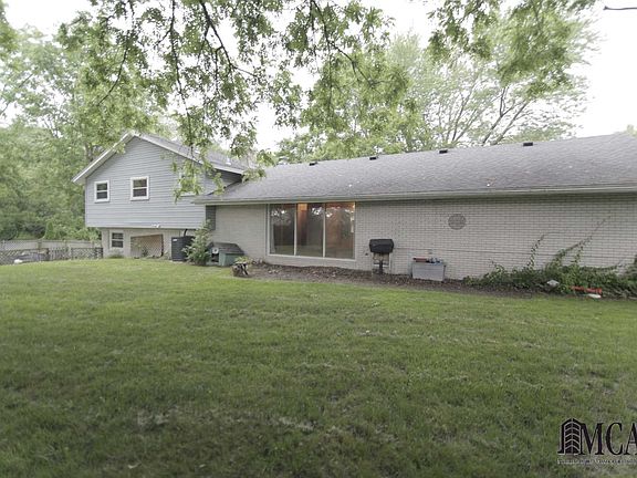 3rd image of 2327 Sunnydale Dr