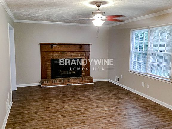 3rd image of 2840 Creekwood Dr