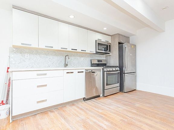 2nd image of 601 Saint Marks Ave #1