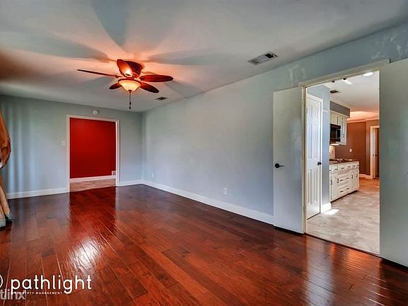 3rd image of 2524 Delmar Dr