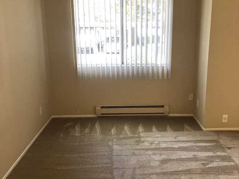 120 E Remington Dr — Photo 15