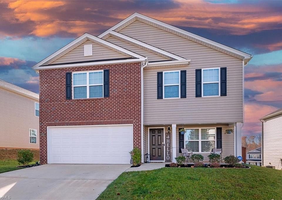 1st image of 104 Saddlehorse Ln