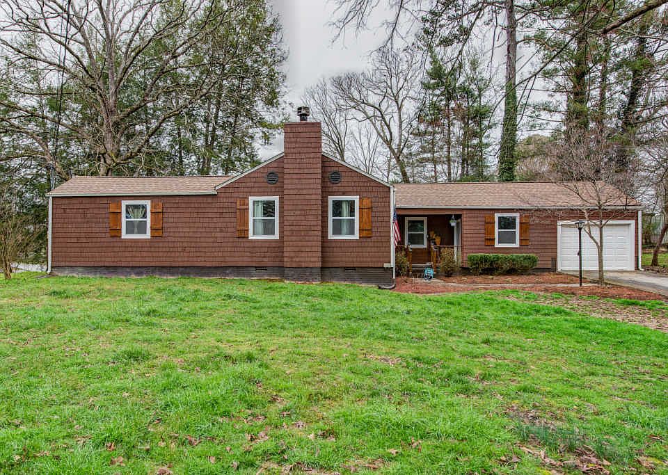 1st image of 1401 Woodcrest Dr