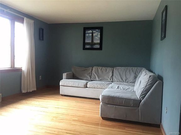 3rd image of 93 Susan Ln