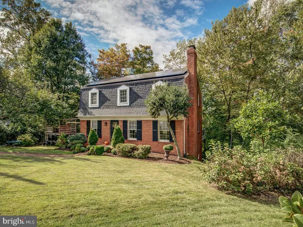 6212 Randall Ct, Alexandria, VA 22307