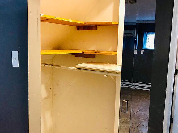 3rd image of 358 Taylor Ave #2