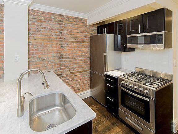 3rd image of 446 W 19th St #A