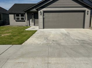 1914 Hickory Rd, Moses Lake, WA 98837