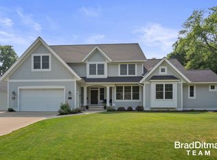 2424 Arundel Rd SE, East Grand Rapids, MI 49506