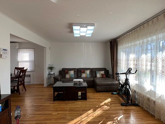 2nd image of 24627 Thornhill Ave