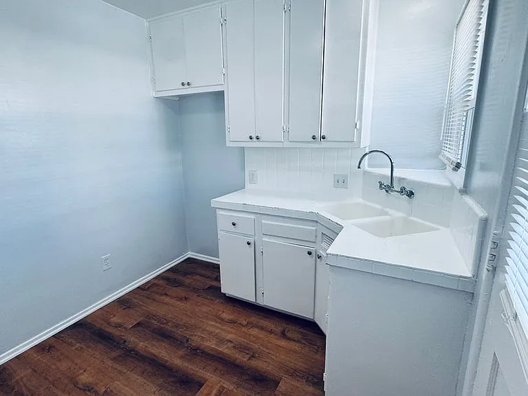 1641 N Hobart Blvd — Photo 10