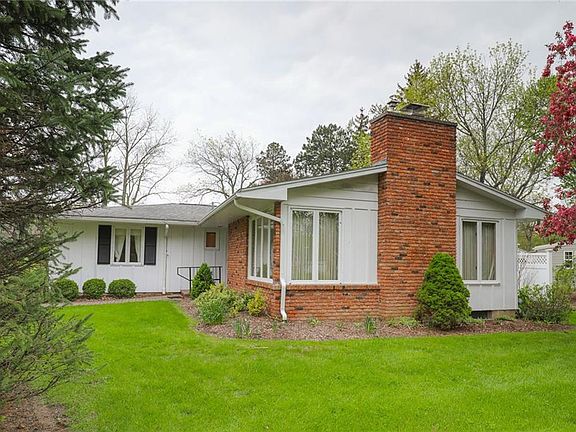 4th image of 25 Deerfield Dr