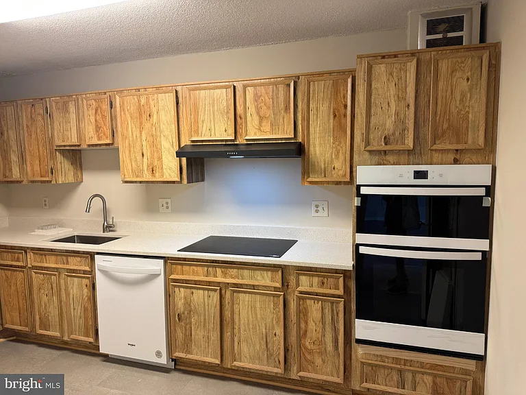 8360 Greensboro Dr #917 — Photo 29