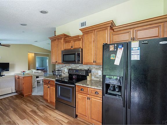 5th image of 21 Langdon Dr