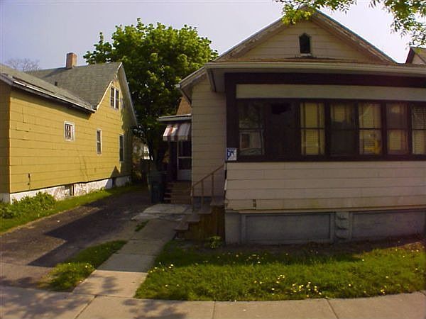 Avenue D, 515 Front