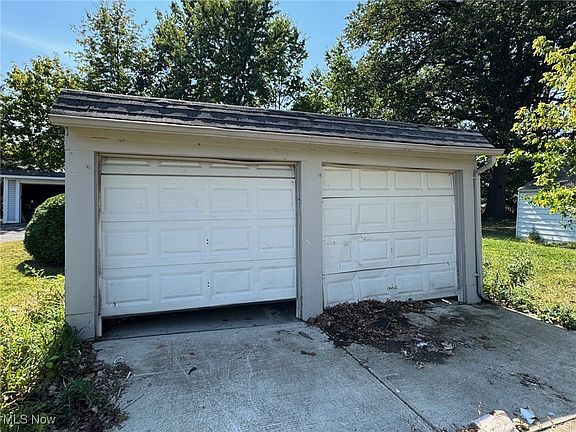 5th image of 20470 Lindbergh Ave