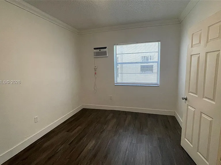 1043 NW 2nd St #9 — Photo 6