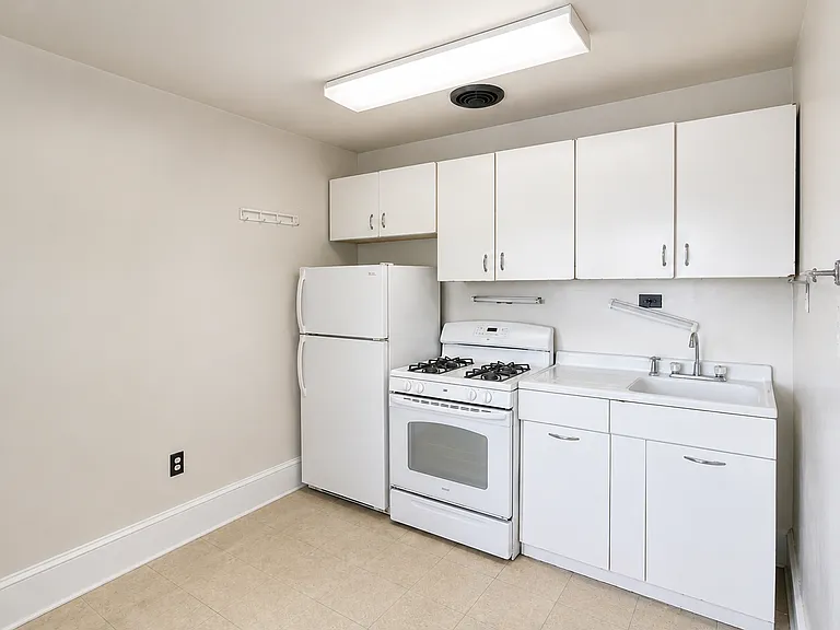 119 E Johnson St — Photo 2