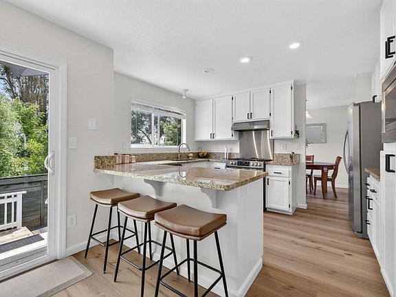 5th image of 3532 Banyan Street