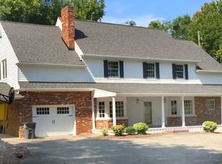 304 River Edge Dr, Kingsport, TN 37660