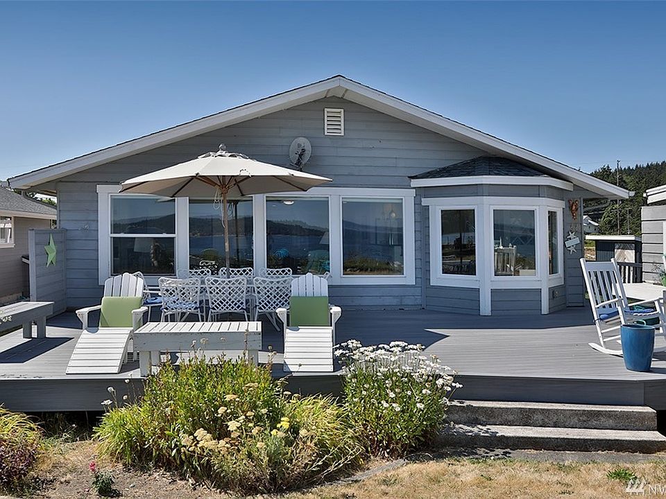 No Bank Waterfront on Whidbey Island...fun in the sun!