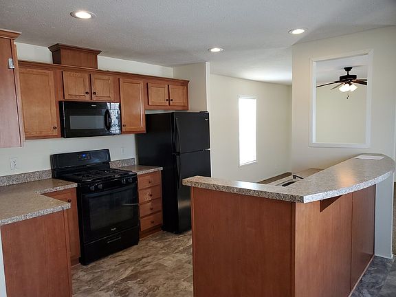 3rd image of 7040 Shawnee Dr #461