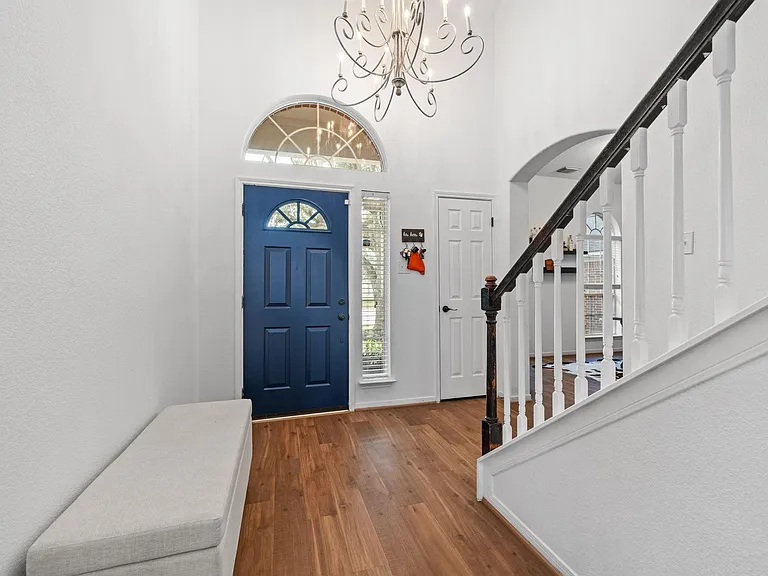 18210 Juniper Creek Ln — Photo 3