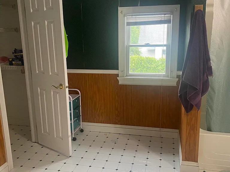 313 Yorke Ave — Photo 7